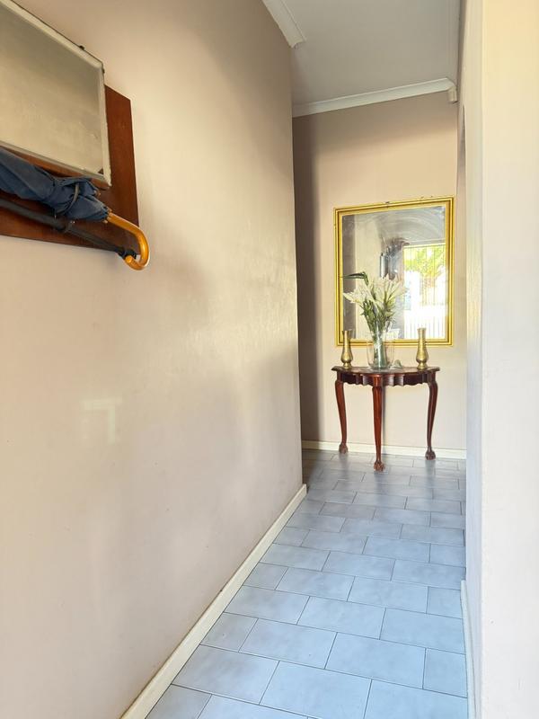 4 Bedroom Property for Sale in Bergzicht Western Cape